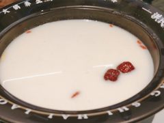 -洪氏嗨捞·广东猪肚鸡·椰子鸡火锅(西咸万象城店)