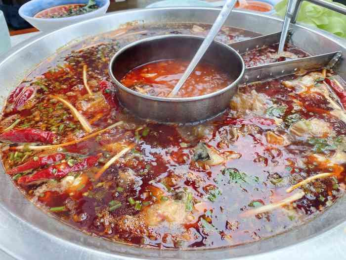 味当家鱼头火锅(紫荆店)-"错峰去吃的,店里面的装修非常整洁漂亮,让.