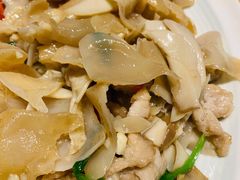 杏鲍菇竹耳爽肉片-十三式重庆江湖菜(金茂览秀城店)