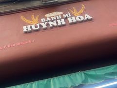 -Bánh Mì Huynh Hoa