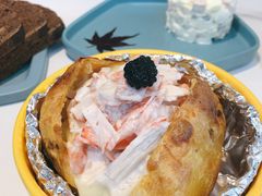 烟熏三文鱼风味芝士烤土豆-库滋明·俄罗斯特色美食(中央大街店)
