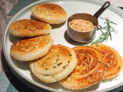 鹅肝酱葱油饼-蜜桃花开·中西融合菜E&W(南长街店)