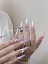 -花岐款式专研健康美甲沙龙