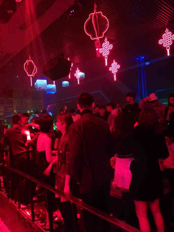 future club 未来酒吧(南京店)-"晚上朋友约着一起去酒吧嗨 这样的嗨