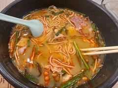 -花馬肆.云南过桥米线(汉神购物广场现场熬汤店)