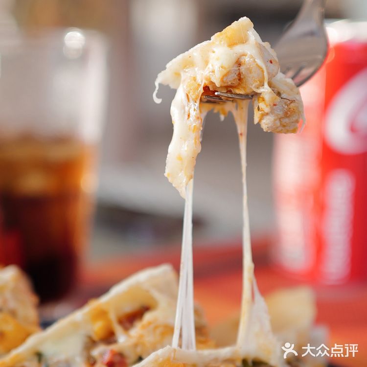 吃烤饼等日落。