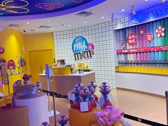 -m豆巧克力世界(上海世茂广场店)