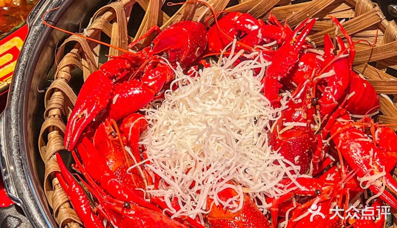 来南宁一定要去琅西村胡爷吃椰香小龙虾!
