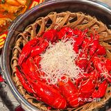 来南宁一定要去琅西村胡爷吃椰香小龙虾!