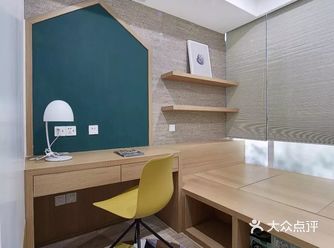 今日分享榻榻米房里的书桌，如何做好看有实用？