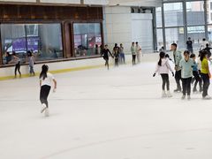 -冰纷万象滑冰场(深圳万象城店)