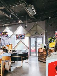 -零重力蹦床空间·滑梯·海洋球·团建(奥特莱斯店)