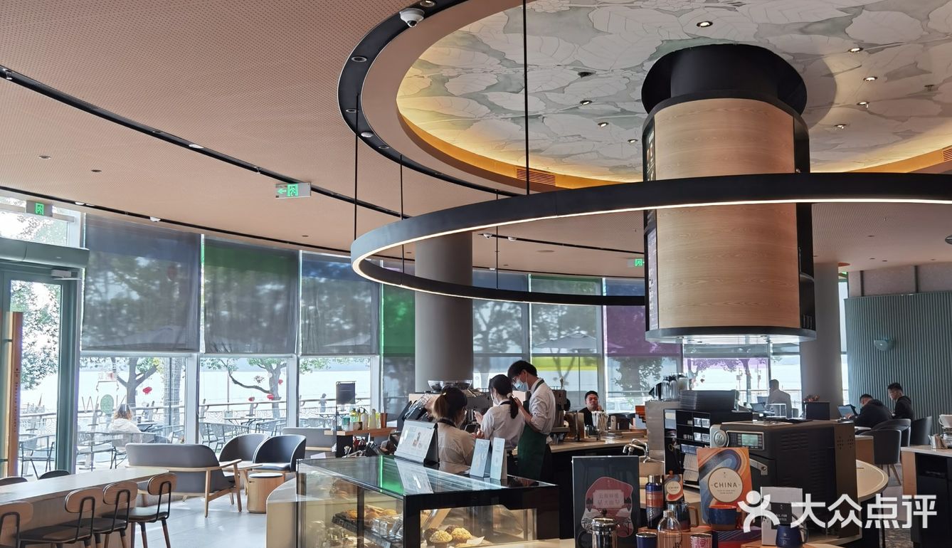 正应了上海爷叔那句话：“现在喝咖啡，更多的是喝情怀”[调皮]