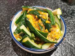 -何妹湿辣牛肉·粤式烧烤砂煲(桂雅路店)