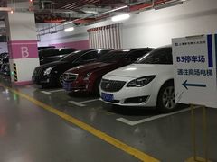 -新世界新丸中心-地下停车场