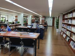 -上海市静安区图书馆(新闸路馆)