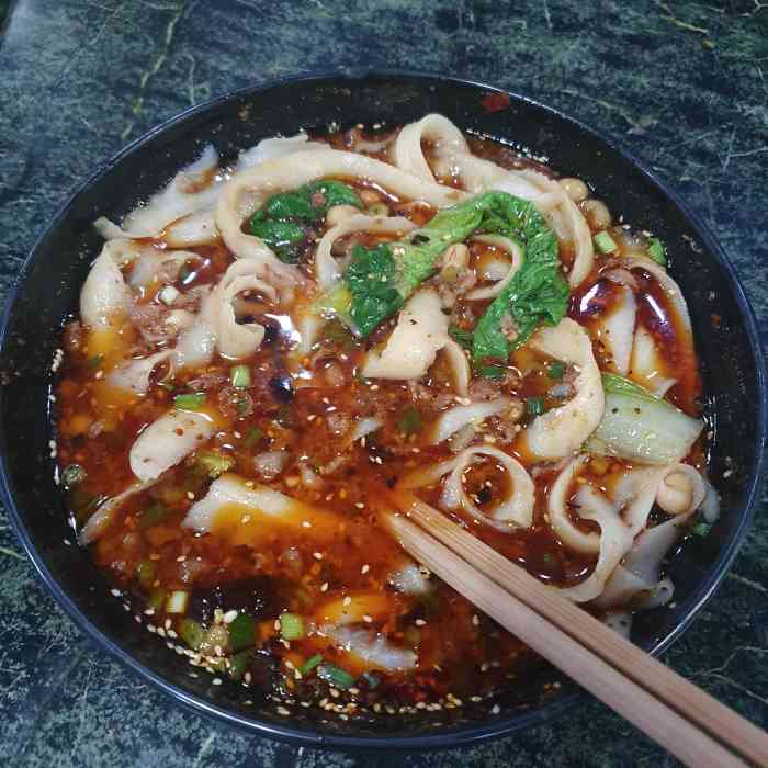 很远跑过去吃不值,中规中矩,价格比较贵,一碗豌杂刀削面18.