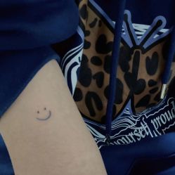 -鳌首刺青纹身 穿孔饰品店