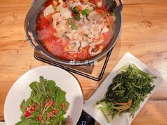 -老滇山寨•云南特色菜•地方菜•民族风情歌舞表演(金碧店)