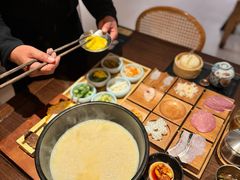 -银米·云南传统过桥米线(双廊黑金冠店)