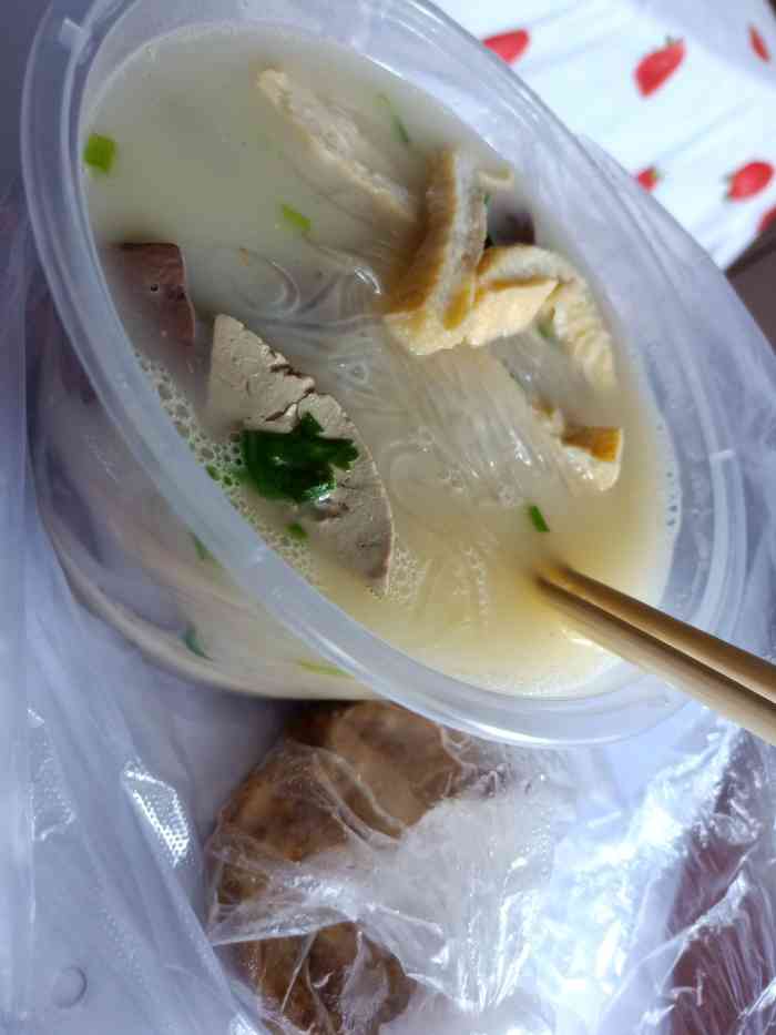 任记老鸭粉丝馆-"昨天又点了他家的外卖,一份鸭血粉丝汤加一.