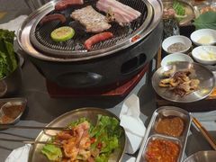 -围炉肉舍•炭烤活鳗•丹东海鲜烤肉(步行街店)