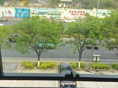 -金三角花鸟鱼综合市场-地面停车场