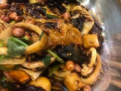 -愉肴麻辣香锅(中山路店)
