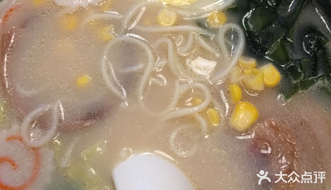 一个人去吃就可以坐楼下，听老板说说话