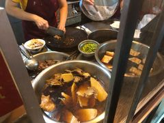 -松树干拌面店
