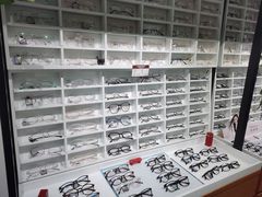 -视野联行眼镜•蔡司•依视路(温江店)