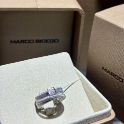 -周生生Chow Sang Sang(先天下店)