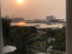 -皇马海口湾海景酒店(万绿园秀英港店)