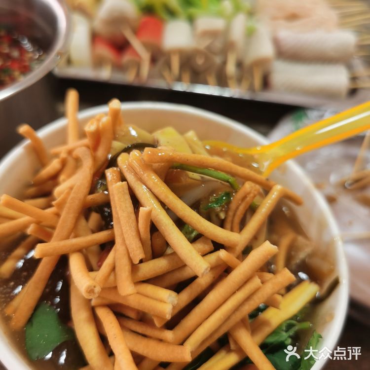 冷沾沾有个酸辣口味的蘸碟