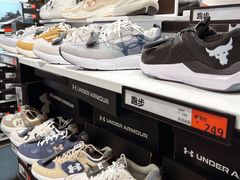 -UNDER ARMOUR(八达岭奥莱店)