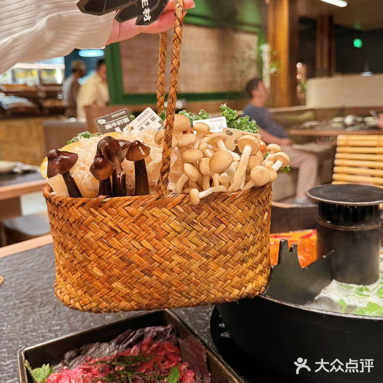 上海新晋排队王!山野火锅三出山来了!