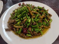 -余杨鸭鸭餐厅