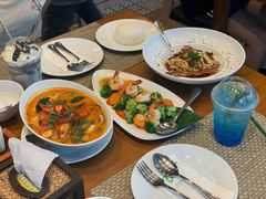 -Chom Cafe and Restaurant