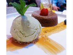 巧克力熔岩配杏仁冰淇淋-Ministry of Crab•MOC(交子大道店)