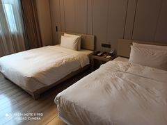 -西安大雁塔科技大学地铁站亚朵酒店