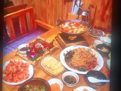 -老滇山寨•云南特色菜•地方菜•民族风情歌舞表演(金碧店)