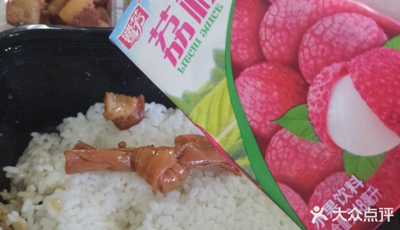 同事推荐的，两个菜加一瓶饮料，一共29.9
