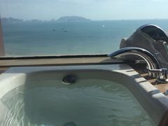 -三亚湾海居铂尔曼度假酒店