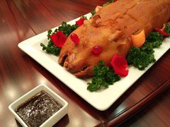 鸿运乳猪-汕头龙光喜来登酒店-采悦轩中餐厅