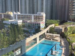 -九龙东皇冠假日酒店室外泳池