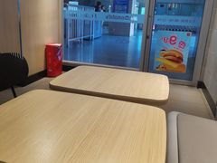 -麦当劳(轻轨曹杨路店)