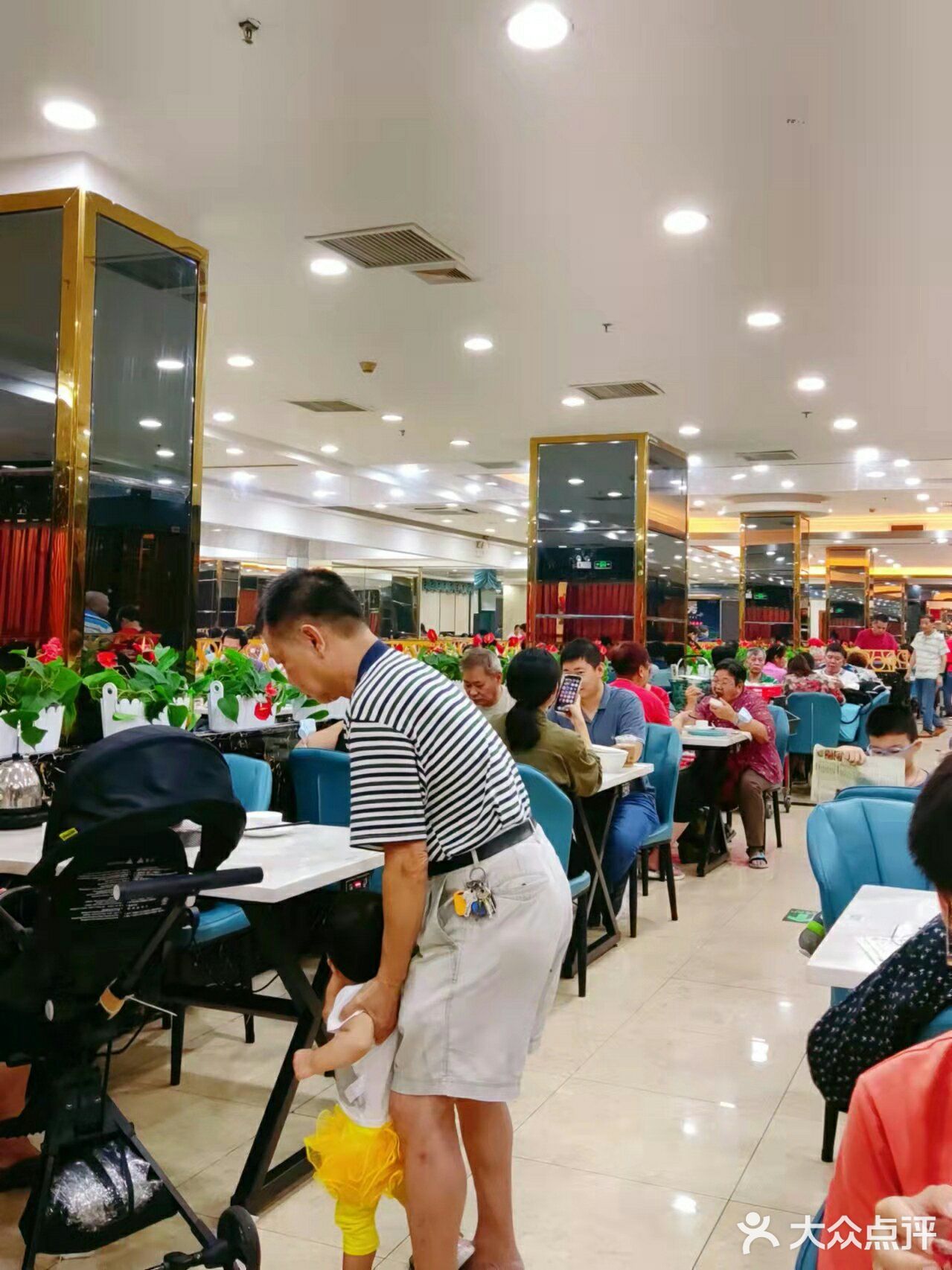 广式茶餐厅天花板～地道老广味|超划算粤式早茶|五折吃茶店