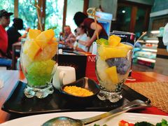 -Chom Cafe and Restaurant