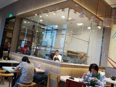 大堂-百事佳烧鸭牛腩(上海虹桥站店)