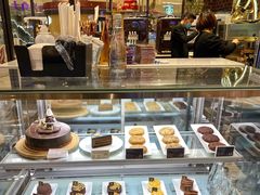 面包甜点陈列柜-GODIVA(国际金融中心店)